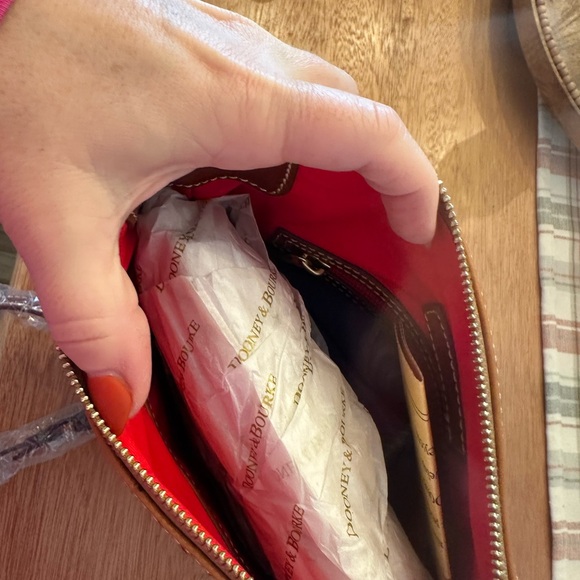 NWT Dooney and Bourke crossbody. - Picture 4 of 8